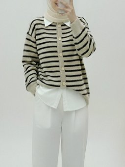 Yuvarlak Yaka Çizgili Düğmeli Yumoş Triko K. Kahve Hırka