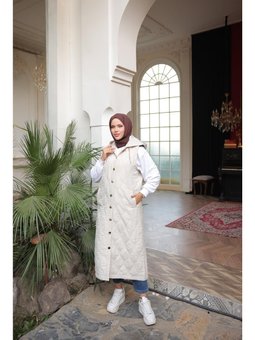 Kapüşonlu Çıtçıtlı Kolsuz Cepli Uzun Kapitone Bej Yelek 46)