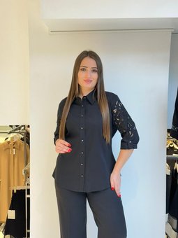 Büyük Beden Brodere V Yaka Aksesuarlı Siyah Bluz