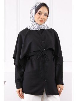 Siyah Pelerin Detaylı Hakim Yaka Gömlek