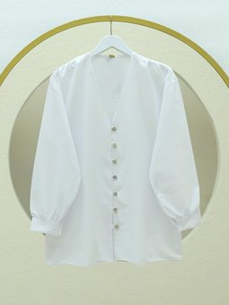 Beyaz V Yaka Boydan Düğmeli Poplin Gömlek