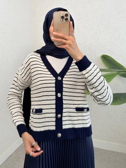 Düğmeli Cep Detaylı İnce Çizgili Triko Laci Hırka