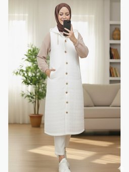 Önü Düğmeli Zincir Detaylı Kapüşonlu Kapitone Beyaz Yelek