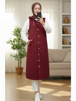 Önü Düğmeli Zincir Detaylı Kapüşonlu Kapitone Bordo Yelek