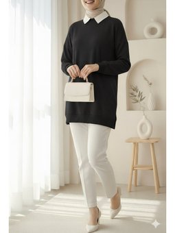 Siyah Bisiklet Yaka Yırtmaçlı Armalı Sweat