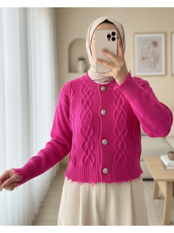 Taş Düğmeli Yırtıklı Krop Fuşya Hırka