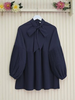 Yakası Bağcıklı Kolları Ve Eteği Pliseli Laci Tunik