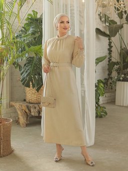 Yakası Taşlı Büzgü Kollu Kemerli Keten Bej Elbise