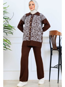 Desenli Düğme Detaylı Triko Kahverengi Takım