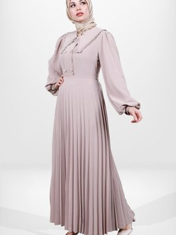 Bej Eteği Piliseli Düğme Detaylı Elbise