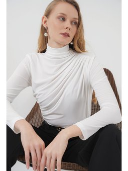 Büzgü Detaylı Sandy Beyaz Bluz