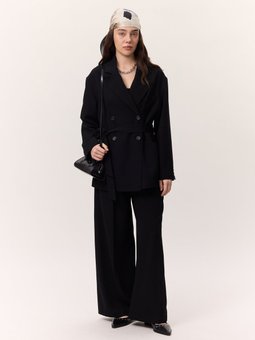 Dökümlü Kemerli Siyah Ceket