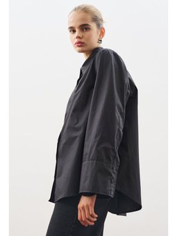 Geniş Manşetli Klasik Siyah Gömlek