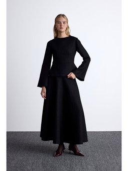 Peplum Detaylı Tüvit Siyah Bluz