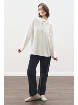 Yüksek Yaka Bağlamalı Ekru Bluz