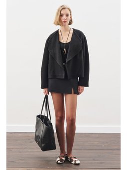 Yünlü Kısa Siyah Ceket