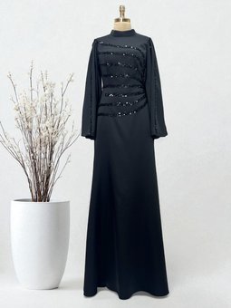 Boncuk İşlemeli Pelerin Detaylı Parlak Saten Siyah Abiye Elbise