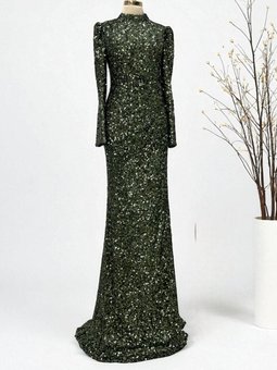 Haki Bel Detayı Drapeli Pullu Kumaş Dantel Abiye Elbise