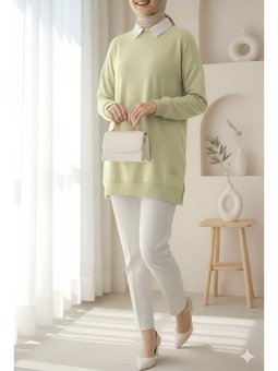 Bej Bisiklet Yaka Yırtmaçlı Armalı Sweat