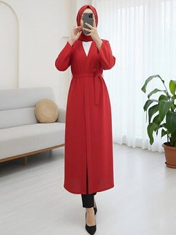 Önü Çift Bağlamalı Uzun Kırmızı Kap