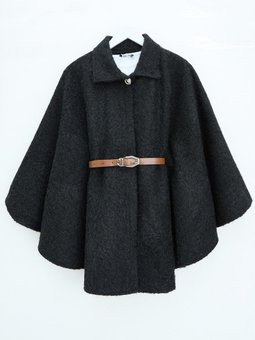 Siyah Tek Düğmeli Beli Kemerli Sakallı Panço