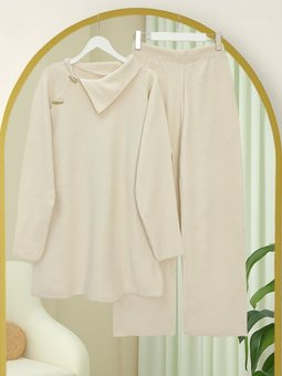 Yakası Çapraz Düğmeli Yarım Boğazlı Triko Ekru Takım