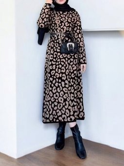 Yuvarlak Yaka Desenli Triko Siyah Elbise