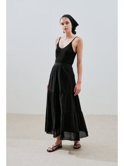 Dokulu İşlemeli Katlı Uzun Siyah Etek