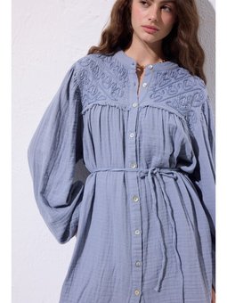 Müslin İşlemeli Mavi Gömlek