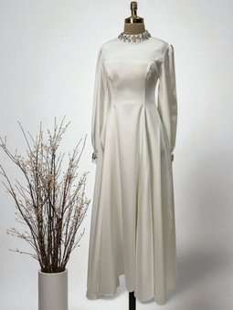 Taş Detaylı Saten Boydan Kloş Ekru Abiye Elbise