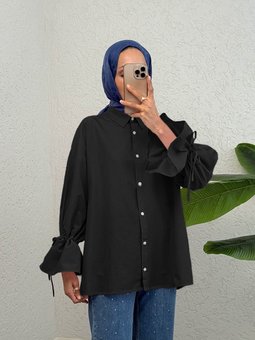 Kolu Büzgülü Arkası Piliseli Siyah Gömlek