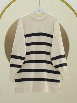 Yuvarlak Yaka Yırtmaçlı Triko Siyah Tunik