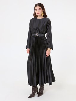 Beli Kuşaklı Etek Piliseli Siyah Elbise