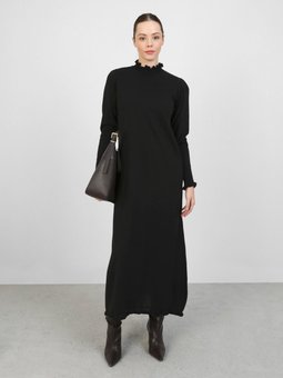 Fırfır Detaylı Balıkçı Yaka Triko Siyah Elbise