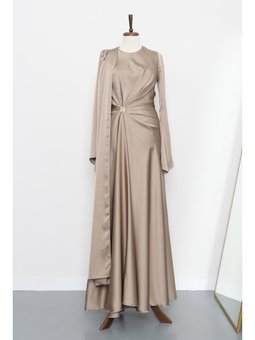 Vizon Önü Pelerinli Drapeli Saten Abiye Elbise