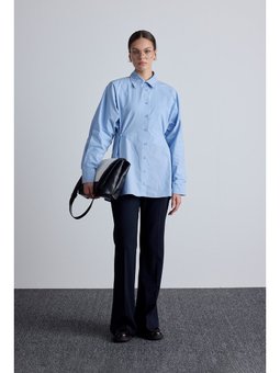 Bel Ayarlamalı Mavi Gömlek