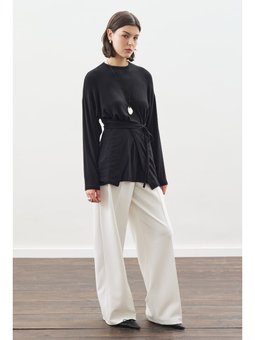 Beli Bağlama Tasarımlı Siyah Bluz