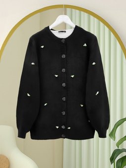 Düğmeli Çiçek Detaylı Yumoş Siyah Hırka