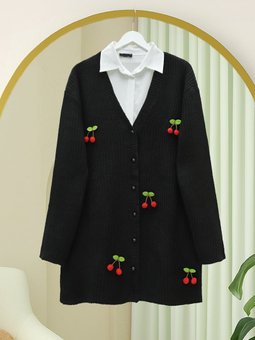 Kirazlı Top Düğmeli Triko Siyah Hırka