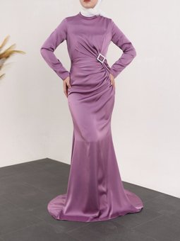 Lila Yandan Büzgülü Taşlı Taka Detaylı Saten Abiye Elbise