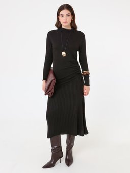 Yan Büzgü Detaylı Triko Siyah Elbise