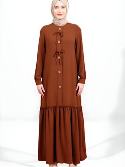 Kahverengi Çiçek Detaylı Fiyonklu Büzgülü Elbise