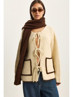 Önden Bağlamalı Cep Detaylı Triko Bej Hırka