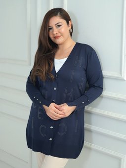 Kolları Düğme Detaylı Taş Harf Baskılı Soğuk İplik Büyük Beden Lacivert Hırka