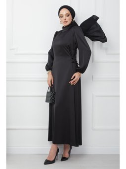 Siyah Yan Detaylı Saten Abiye Elbise