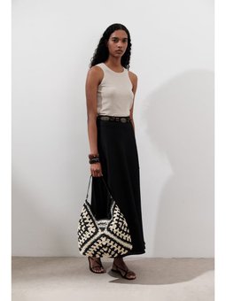 Keten Dikiş Detaylı Siyah Etek