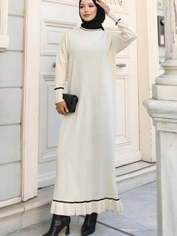 Beyaz Manşeti Taş Detaylı Triko Elbise