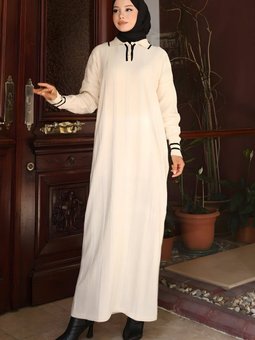 Beyaz Triko Düğme Detaylı Elbise