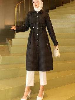 Siyah Kapitone Düğmeli Beli Bağcıklı Kap