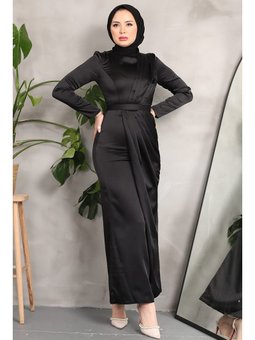 Siyah Ön Detaylı Piliseli Kuşaklı Saten Abiye Elbise